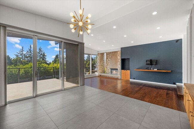 Building Photo - 9 Maple Ln