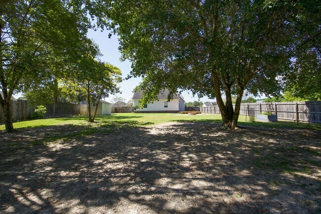 Building Photo - Adorable 3 bedroom 2 bath + Bonus in Raeford