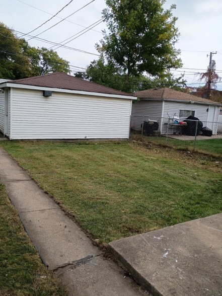 Building Photo - 11361 S May St