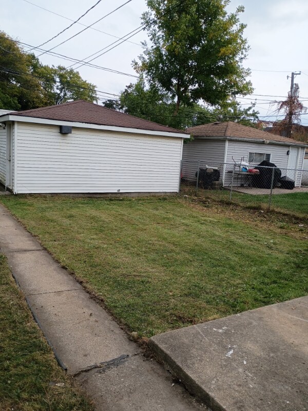 Building Photo - 11361 S May St