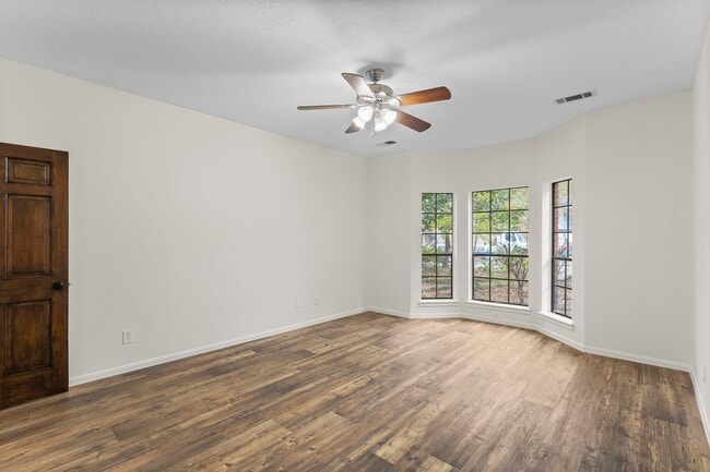 Building Photo - 6 Thornhedge Ct