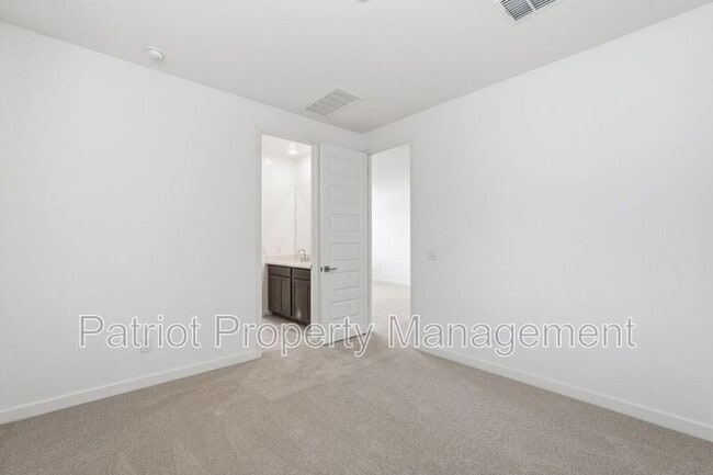 Building Photo - 6922 W Buckhorn Trail