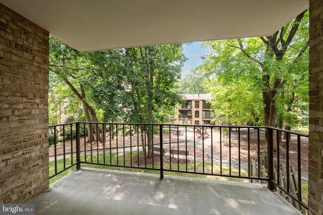 Building Photo - 2045 Royal Fern Ct