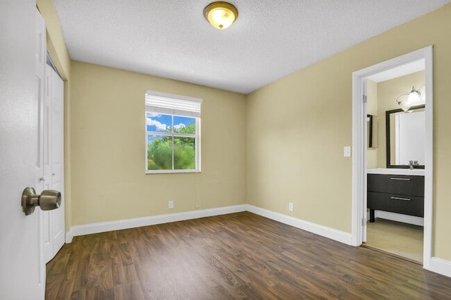 Building Photo - 6279 Island Way