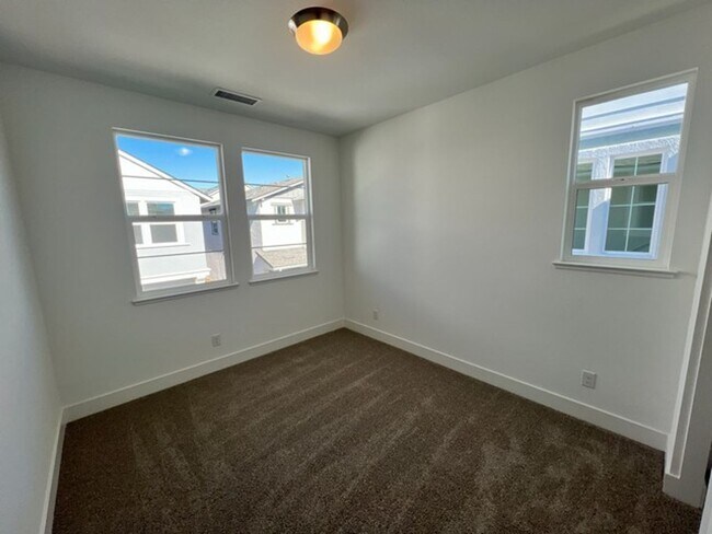 Building Photo - Brand New Three Bedroom Home in S. Reno