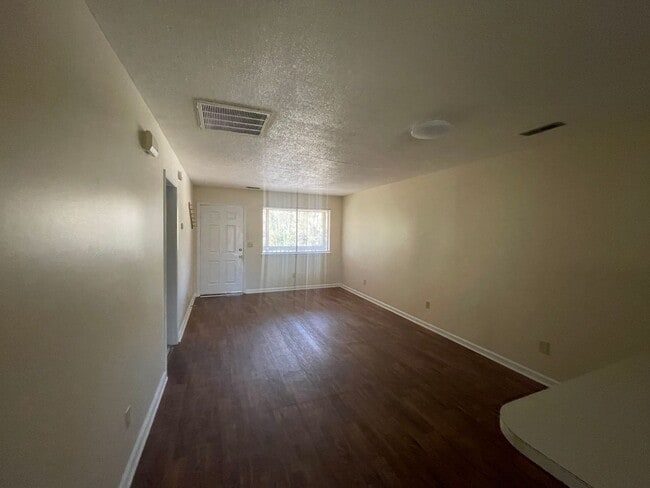 Building Photo - 2 Bedroom Condo