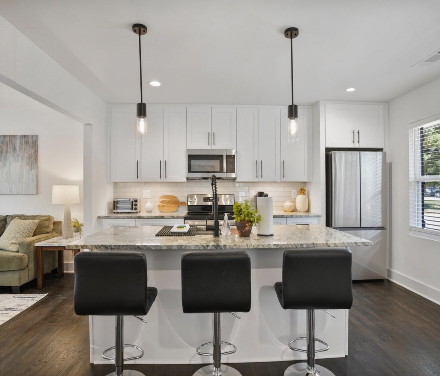 Building Photo - 975 Shadowridge Dr SE