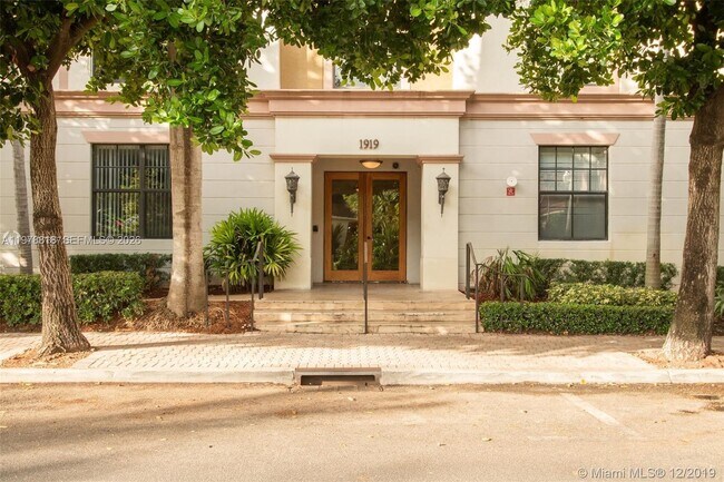 Building Photo - 1919 Van Buren St