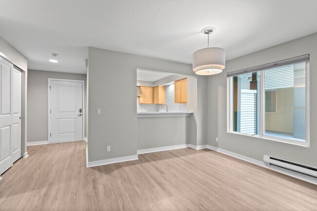 Building Photo - Bright Beacon Hill Condo in Secure Gated C...