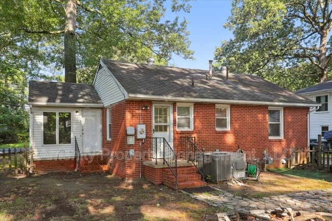 Building Photo - 12 Northampton Dr