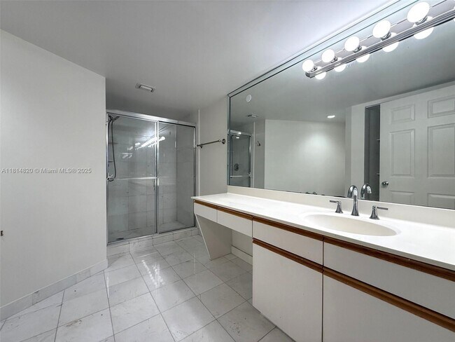 Building Photo - 3530 Mystic Pointe Dr