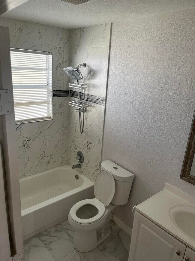 Building Photo - 5706 Candlewood St