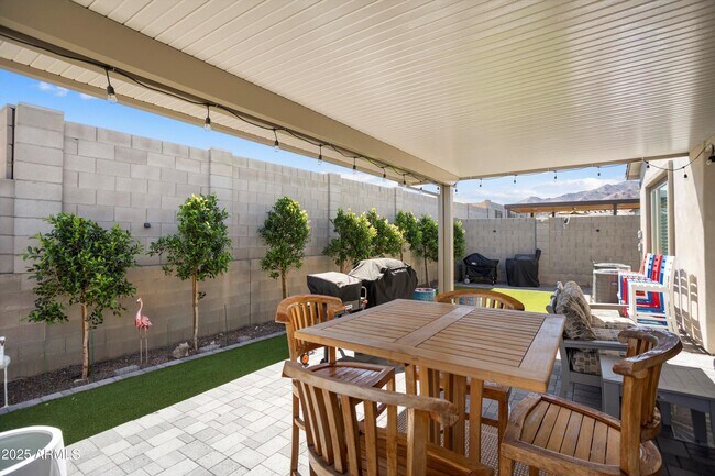 Building Photo - 21387 W Meadowbrook Ave