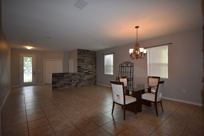 Building Photo - 4 Bed/3.5 Bath, Pool and Waterfront home, ...