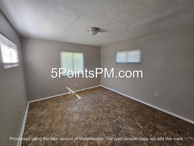 Building Photo - 4424 E 158th St