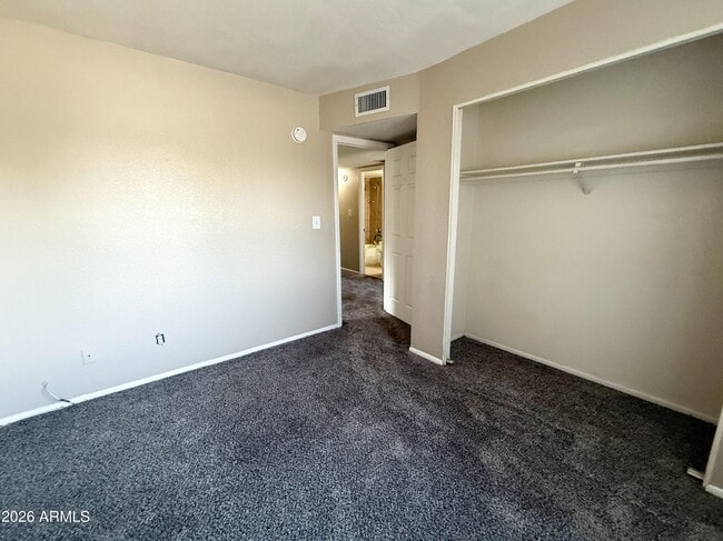 Building Photo - 5244 W Lynwood St