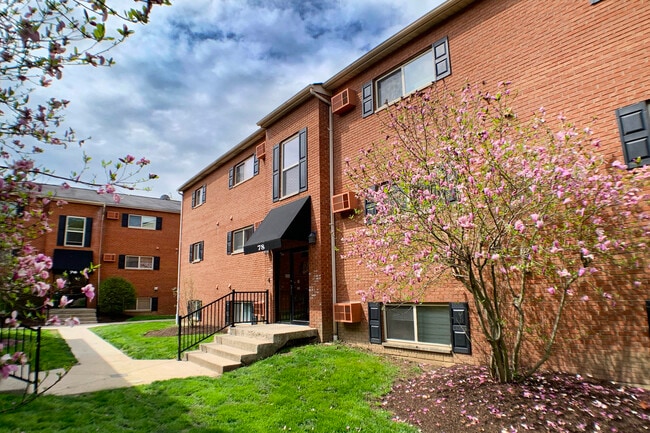 Building Photo - Crown Station Apartments