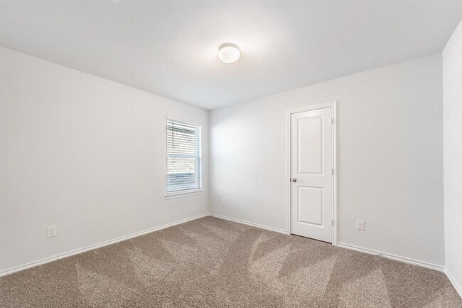 Building Photo - 913 Alton Dr