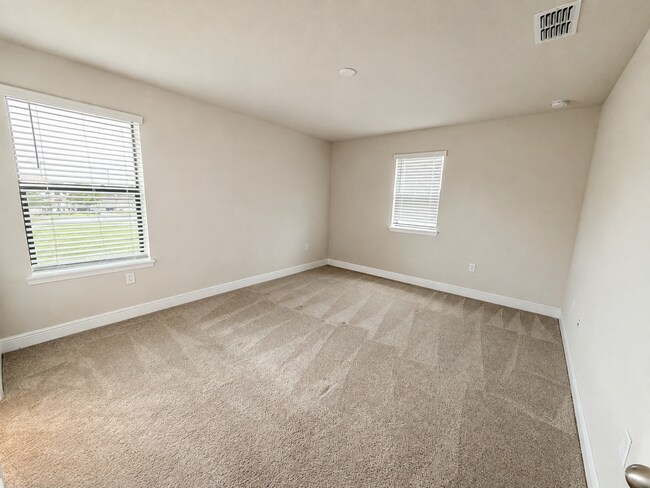 Building Photo - Spacious 6-Bedroom Home with 6.5 Baths in Haines City!