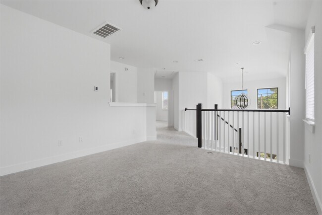 Building Photo - 313 Rise Ln