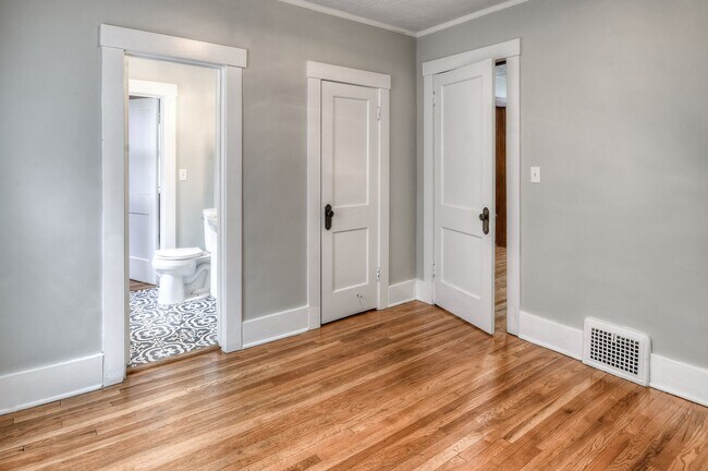 Building Photo - 4 bed in Aksarben