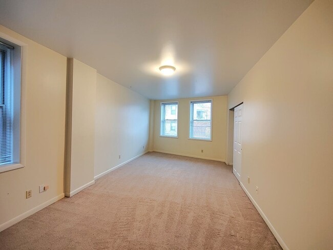 Building Photo - *Spacious 1BD/1BA 2nd Floor Apartment for rent in Dormont*