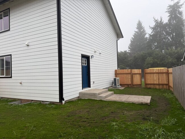 Building Photo - Brand new 3 bedroom 3 full bath townhouse in Thurston! MOVE IN SPECIAL!