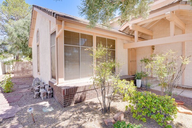 Building Photo - Luxury Meets Comfort in This Beautiful 4-Bedroom Retreat
