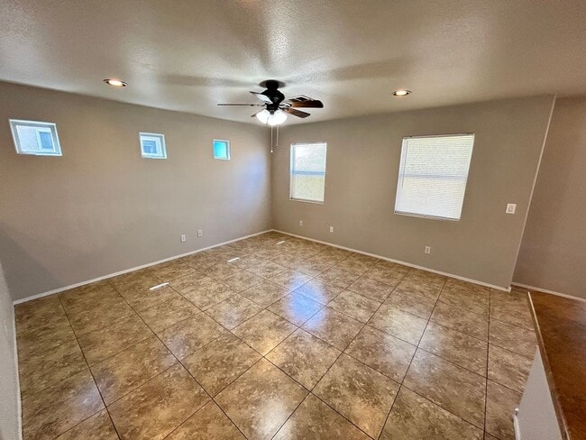 Building Photo - Charming 3 Bed/3Bath, 2-Story Home nestled...