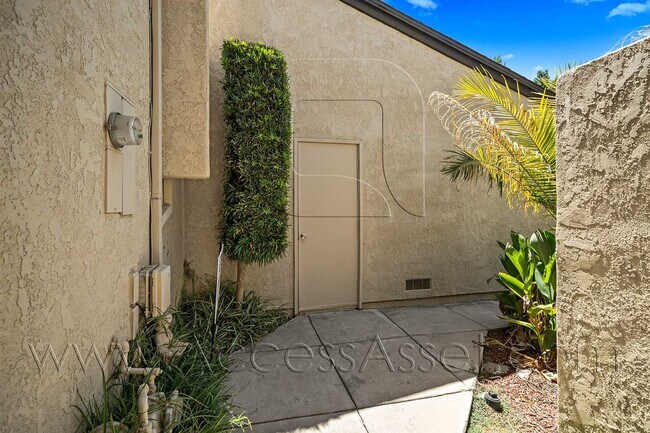 Building Photo - 661 Parkview Dr