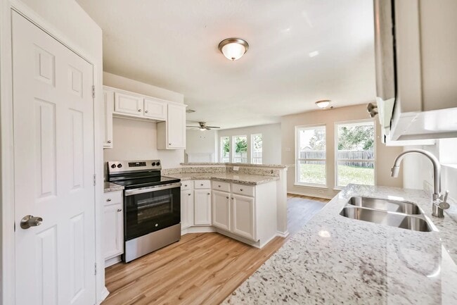 Building Photo - 106 Mango St