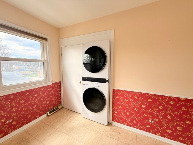 Building Photo - 4220 Oakton St