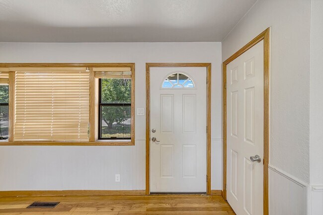 Building Photo - 1350 N 17th St