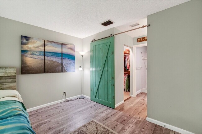 Building Photo - 460 Hardwood Pl
