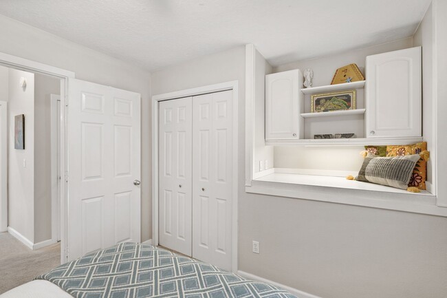 Building Photo - UNFURNISHED! Exquisite 3-Bedroom Unit with...