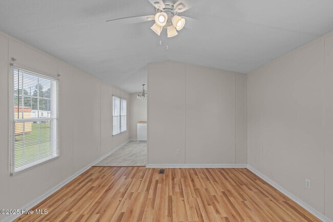 Building Photo - 119 Starwood Cir