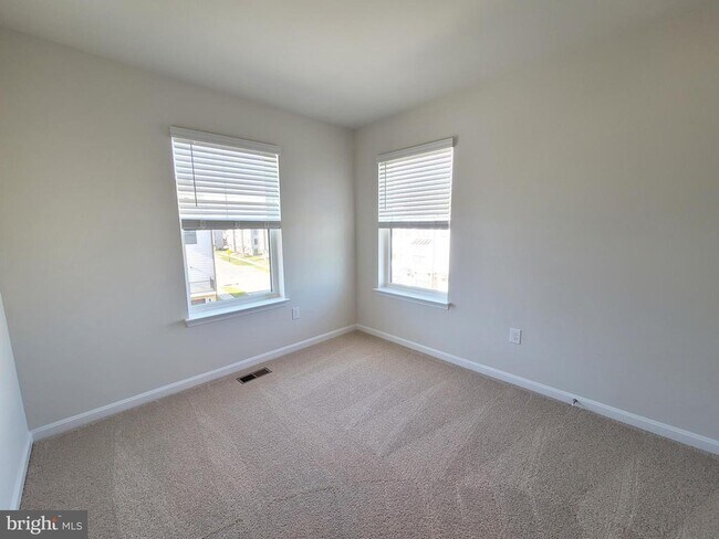 Building Photo - 762 Union St