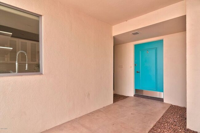 Building Photo - Nice Scottsdale Townhouse 2 bed 2 bath!