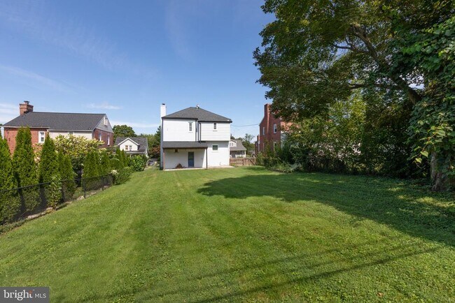 Building Photo - 4225 Cardwell Ave