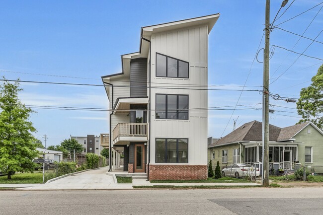 Primary Photo - 1130 E 14th St