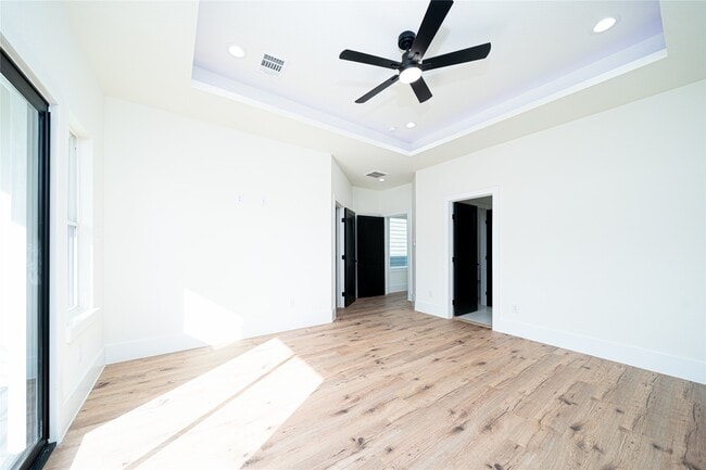 Building Photo - 2501 Parker Rd