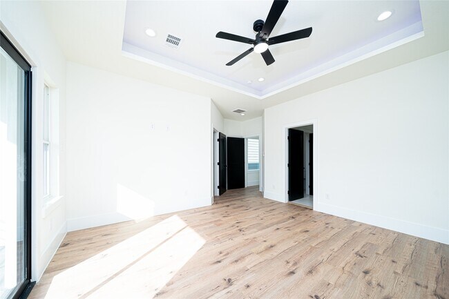 Building Photo - 2503 Parker Rd