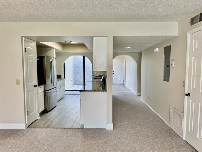 Building Photo - 633 Desoto Dr