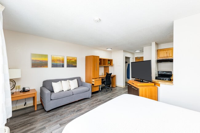 Building Photo - The Amian Residence