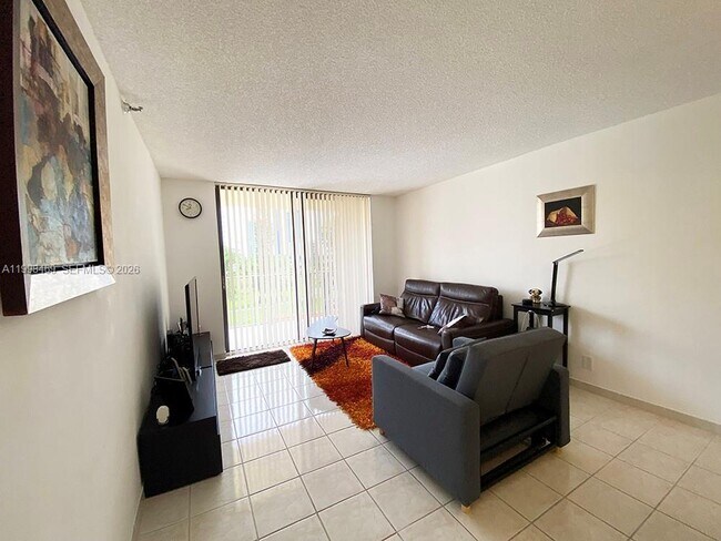 Building Photo - 290 174th St St