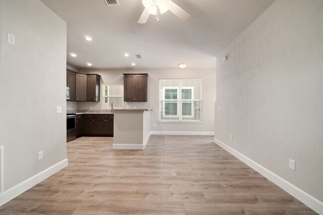 Building Photo - NOW LEASING FOR FALL 2026!