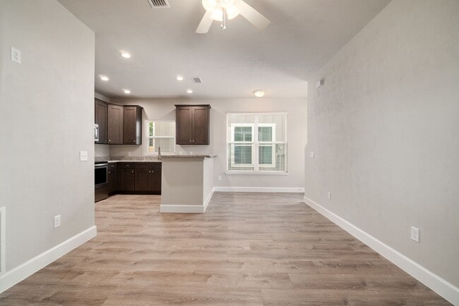 Building Photo - The Reef - 4 Bedroom, 4 Bathroom Townhouse