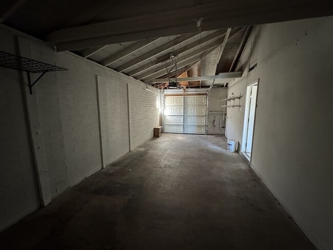 Building Photo - Maryvale 4 bedroom with RV gate and garage