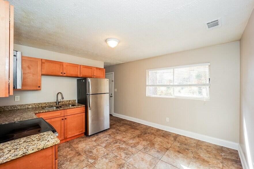 Building Photo - 8203 Sussex Dr