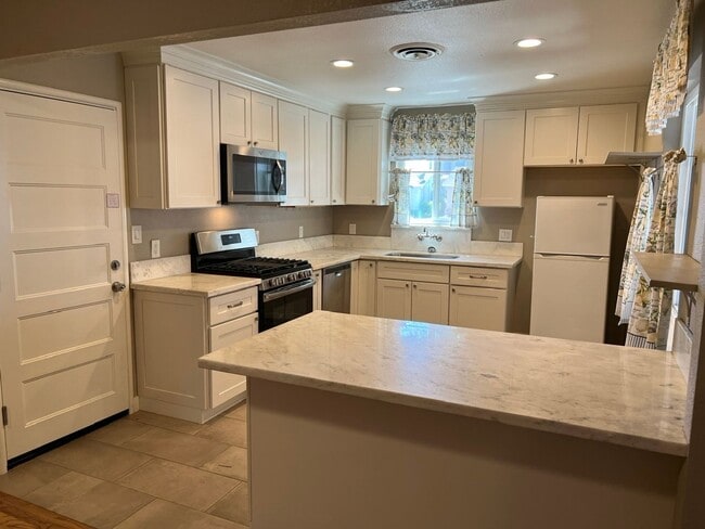 Building Photo - 3-bedroom single story in Turlock!